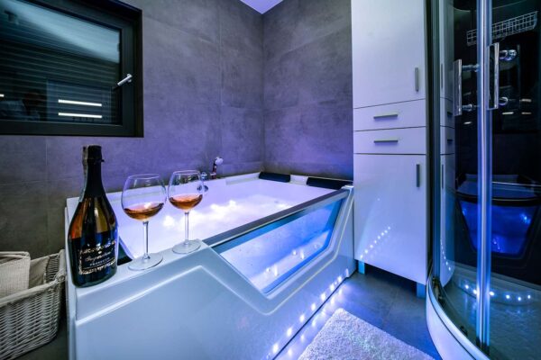 Domek Hot Tub. Jacuzzi, Sauna Chillout Kołobrzeg. Domek wakacyjny Kołobrzeg. Domek Charzyno