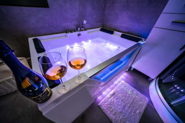 Domek Hot Tub. Jacuzzi, Sauna Chillout Kołobrzeg. Domek wakacyjny Kołobrzeg. Domek Charzyno