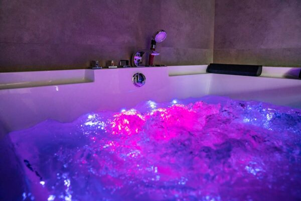 Domek Hot Tub. Jacuzzi, Sauna Chillout Kołobrzeg. Domek wakacyjny Kołobrzeg. Domek Charzyno